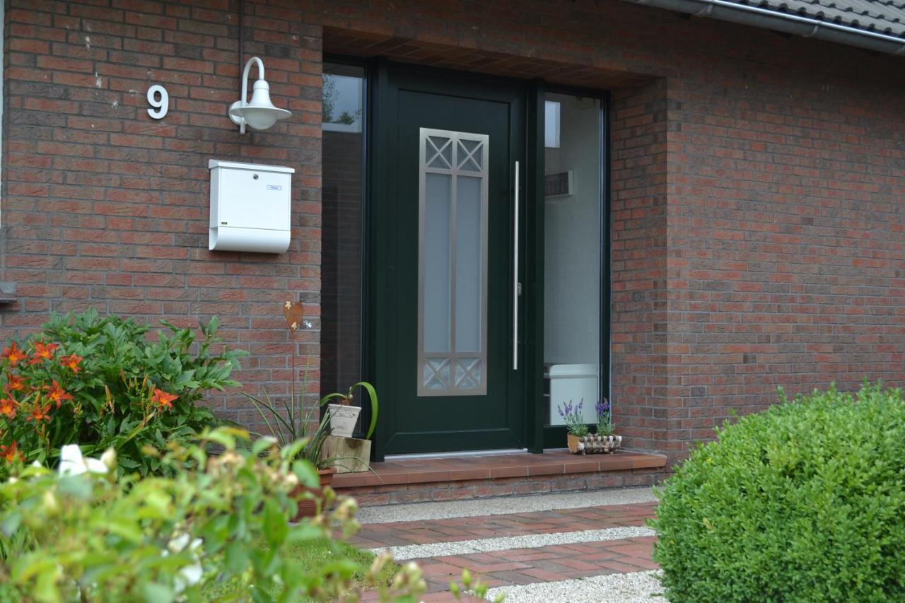Ferienhaus am Wasser  Hinte Exterior foto