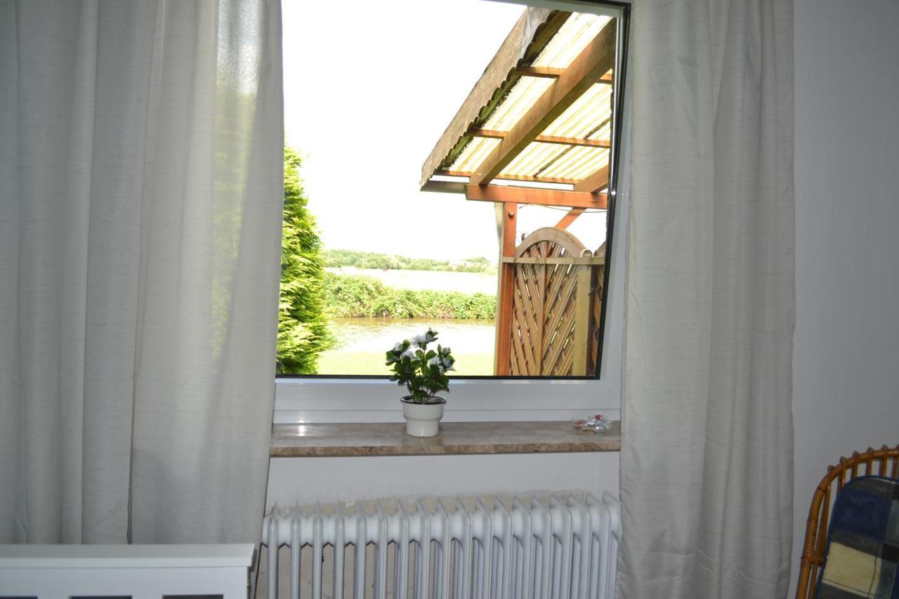 Ferienhaus am Wasser  Hinte Exterior foto