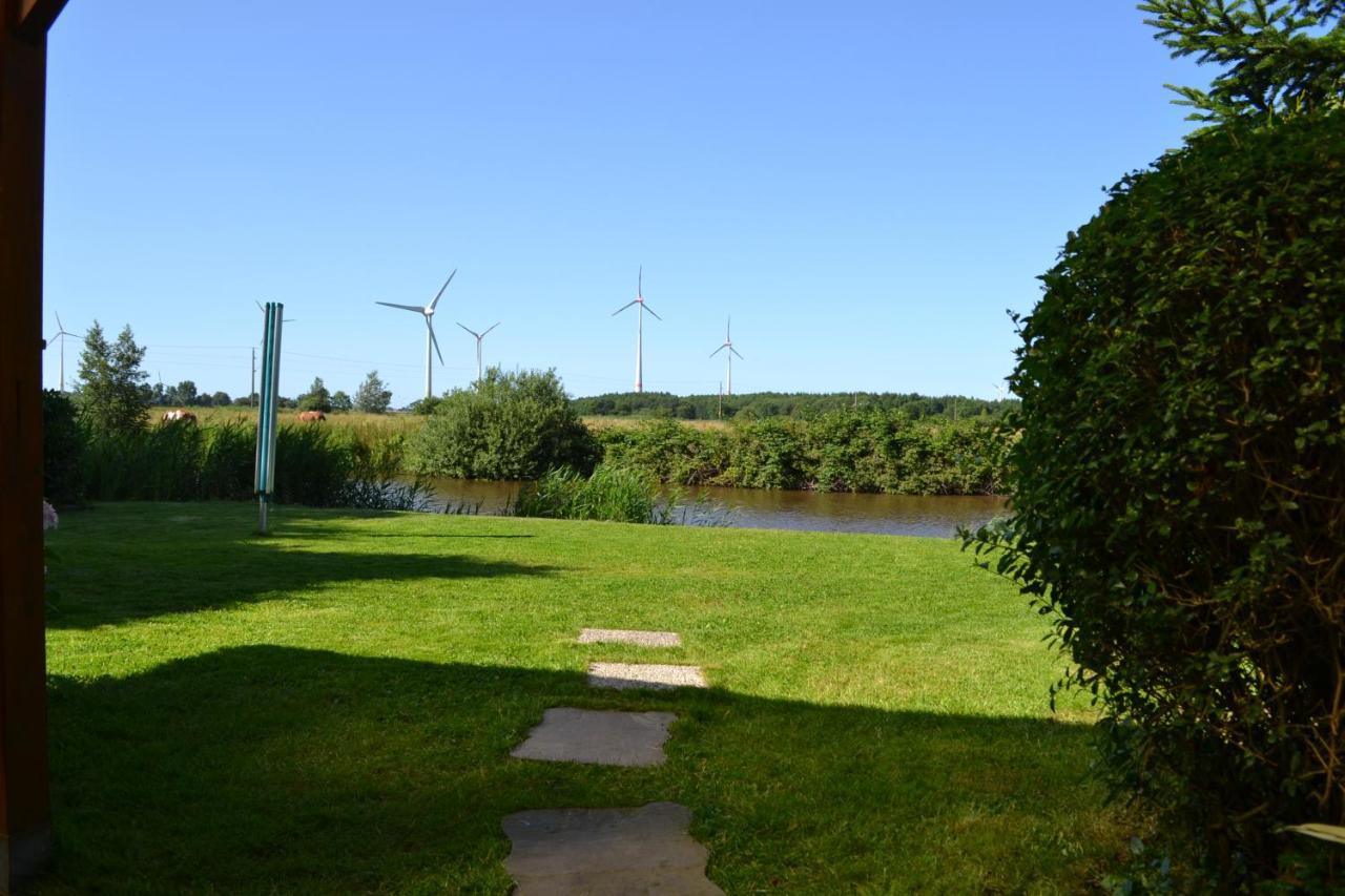 Ferienhaus am Wasser  Hinte Exterior foto